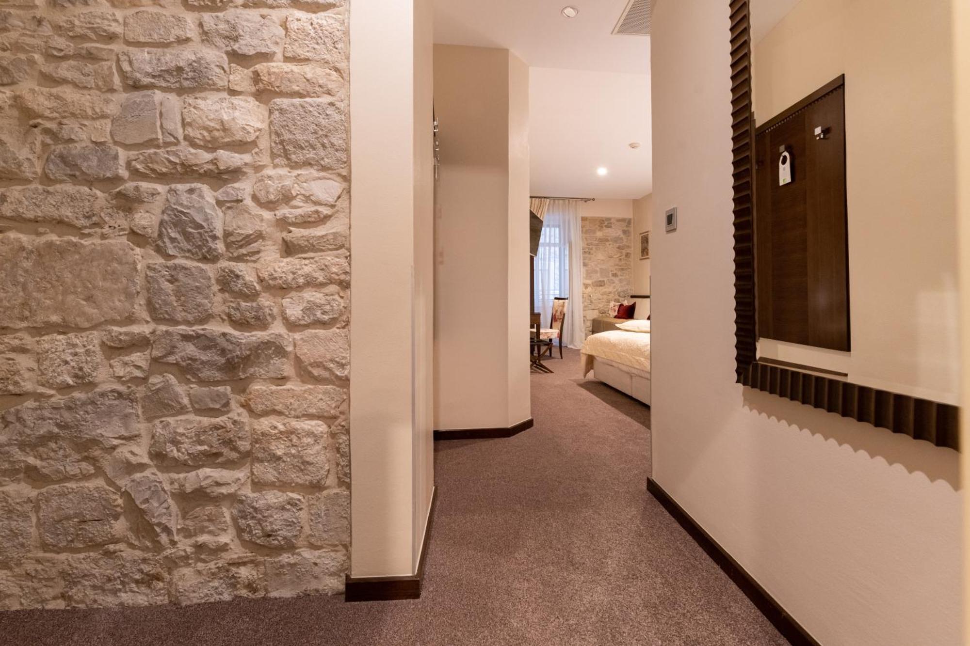 Heritage Antique Hotel