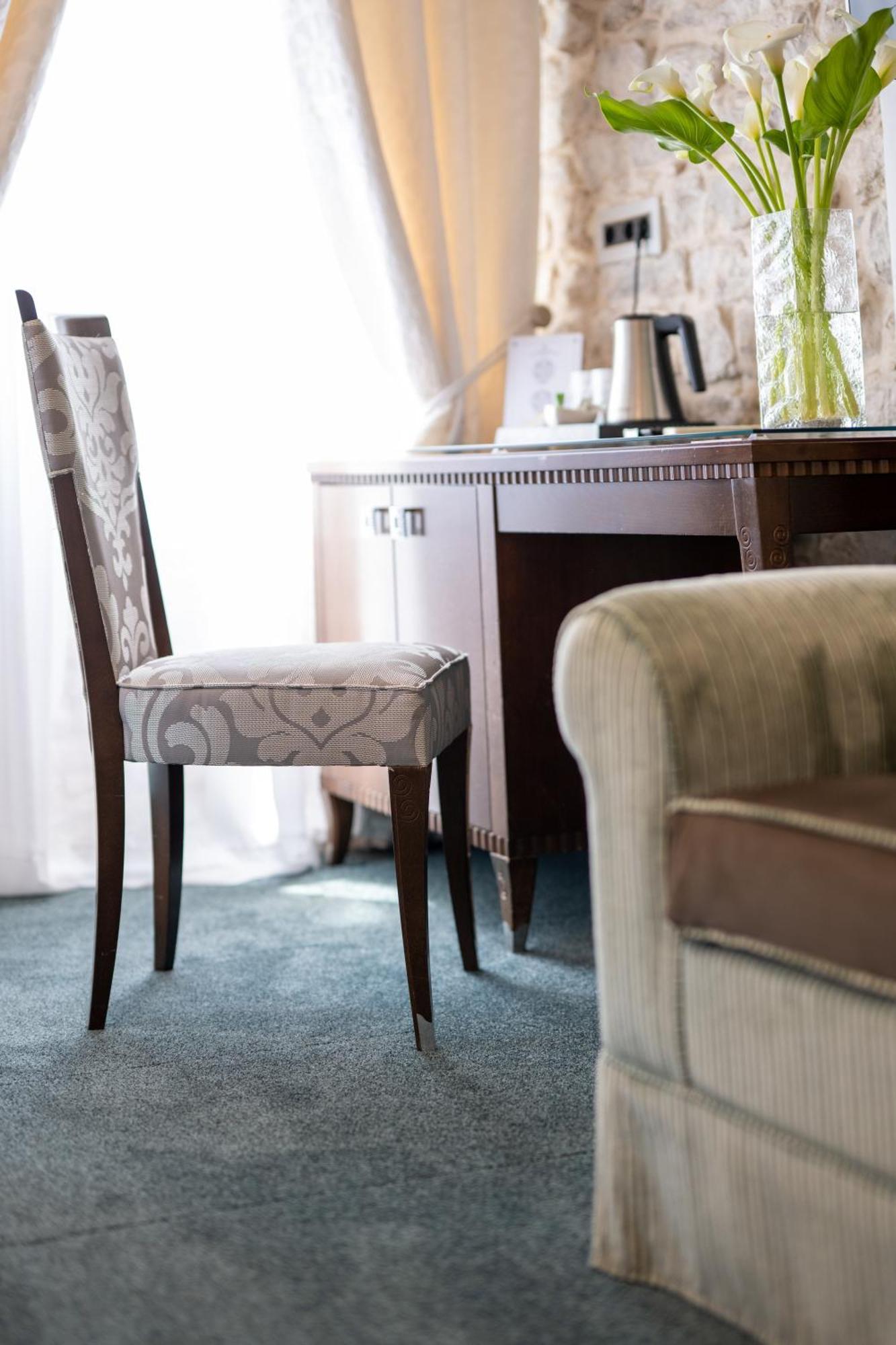 Heritage Antique Hotel 4*