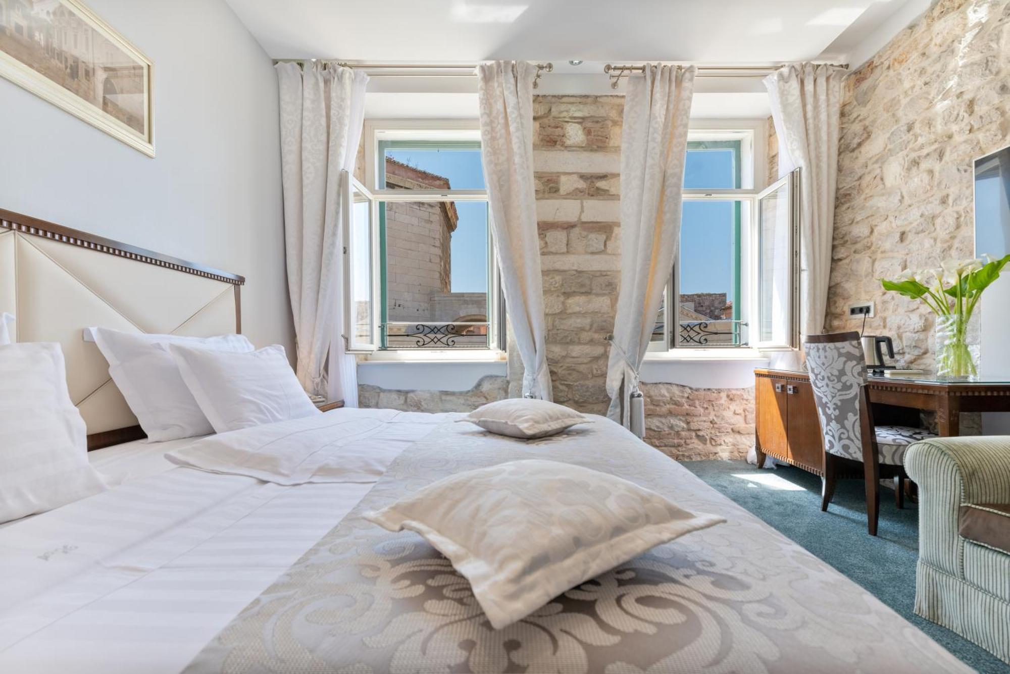 Heritage Antique 4*
