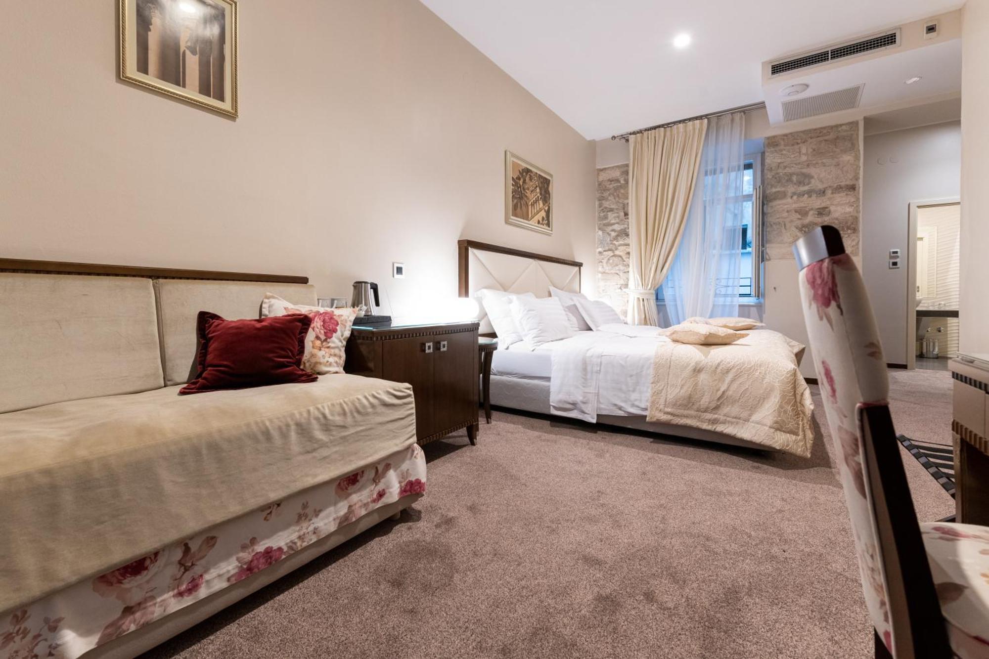 Heritage Antique Hotel